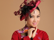 Hà Phương diện áo dài cách tân