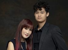 Hiền Mai làm mẫu bên con trai 16 tuổi