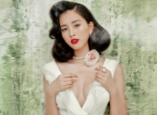 Hoa hậu Tiểu Vy lấp ló ngực đầy khi làm mẫu ảnh