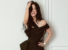 Hồng Nhung mặc 'ăn gian' tuổi