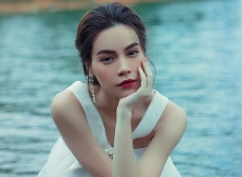 Hồ Ngọc Hà được nhắc nhở vì đi làm sớm sau sinh