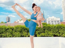 Ảnh sao 30/7: Hồ Ngọc Hà tập yoga cùng con gái