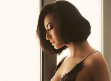 Người mẫu Hồng Quế gây tranh cãi khi đăng ảnh nóng bỏng