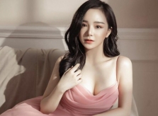 Hot girl Việt tai tiếng, khoe thân có cửa nào tấn công showbiz?