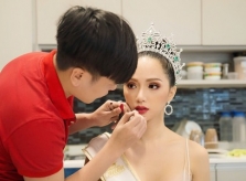 Chuyên gia bật mí gu makeup của Hương Giang