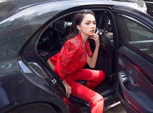 Hương Giang: Bước xuống xe hơi cũng thần thái ngời ngời