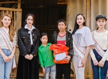 Hương Giang, Trân Đài tặng quà người nghèo ở Nghệ An