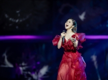 Hương Tràm gục khóc, Thu Minh chưa xuất hiện và một tiếc nuối đẹp đẽ