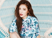 'Bom sex' HyunA mix đồ bình dân với hàng hiệu