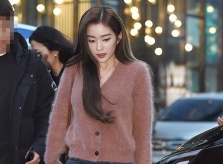 Irene lạnh run người vẫn đẹp như nữ thần tại sự kiện