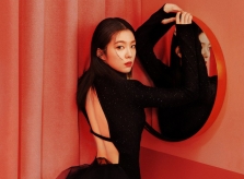 Mỹ nhân Red Velvet lần đầu diện váy hở táo bạo trên sân khấu