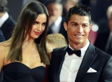 Irina Shayk - 5 năm yêu Ronaldo và 4 năm bên Bradley Cooper đều tan vỡ