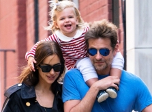Irina Shayk và Bradley Cooper bị đồn gắng níu kéo vì con