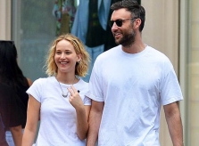 Jennifer Lawrence công khai bạn trai mới