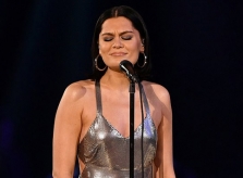 Jessie J vật lộn với bệnh rối loạn thính lực