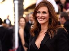 Vì sao 'người đàn bà đẹp' Julia Roberts trở lại cuộc đua Quả cầu vàng?