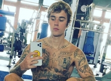 Justin Bieber đăng ảnh khoe cơ bắp khuyến khích fan tập luyện