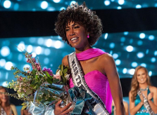 Vũ công da màu đăng quang Miss Teen USA 2019