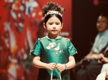 Á hậu nhí gốc Việt tỏa sáng ở Tuần lễ thời trang Malaysia