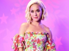 Katy Perry sắp sinh con gái