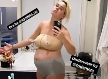 Katy Perry lần đầu lộ diện sau sinh, mặc áo nịt ngực có ống hút sữa gây sốc