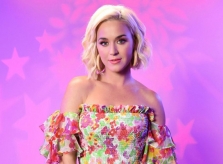 Katy Perry bị tố quấy rối tình dục nữ MC tại bữa tiệc