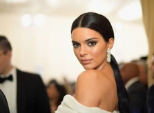 Kendall Jenner bị chỉ trích vì nhận thức sai về Covid-19