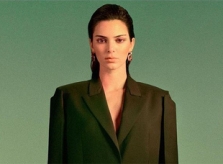 Kendall Jenner tự làm stylist quảng bá Givenchy