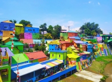 Khu ổ chuột thành 'làng cầu vồng' hút du khách ở Indonesia