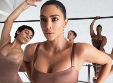 Dân tình nói gì về đồ lót mặc như khỏa thân của Kim Kardashian?