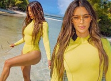 Sinh 4 con, Kim Kardashian vẫn giữ đường cong 'đồng hồ cát' ở tuổi 40