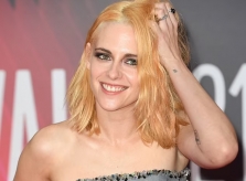 Kristen Stewart khoe nhan sắc tươi trẻ