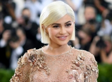 Kylie Jenner đứng thứ 5 trong danh sách ngôi sao giàu nhất nước Mỹ