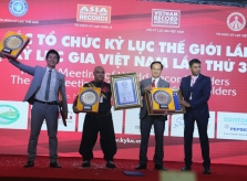 Ảo thuật gia Nguyễn Phương xác lập kỷ lục Thế giới mới tại Việt Nam