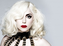 Lady Gaga gặp rắc rối vì nghi vấn tấn công tình dục của R. Kelly