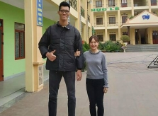 Ảnh sao 17/1: Lan Phương như 'nấm lùn'