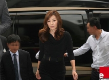 Minh tinh bị tố dồn ép khiến Jang Ja Yeon tự tử lần đầu lên tiếng