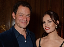 Lily James bị bắt gặp hôn Dominic West