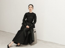 Linh Nga khoe vẻ đẹp Á đông với loạt trang phục đẹp tựa cánh hoa tàn