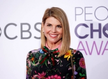 ‘Chạy trường' cho con, nữ diễn viên Lori Loughlin thân bại danh liệt