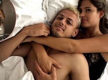 Vợ đăng ảnh thoát y, bác tin lừa dối Chicharito