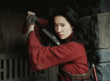 Lưu Diệc Phi gây tranh cãi về biểu cảm bị chê vô hồn trong “Mulan”