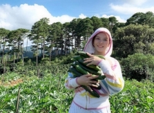 Lý Nhã Kỳ mua 50 hecta đất đồi ở Đà Lạt để trồng rau, nuôi gà