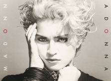 'Huyền thoại' Madonna và câu chuyện mặc áo ngực lên sân khấu