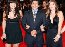 Người thân tranh giành tài sản của Maradona