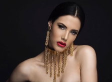 Nhan sắc tuổi 20 của tân Hoa hậu Quốc tế