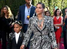 Mẹ con Beyonce cùng dàn sao Hollywood chưng diện trên thảm đỏ