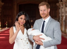 Meghan cai quản gia đình và đẩy Harry xa lánh bạn bè