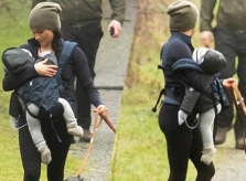 Meghan Markle gây tranh cãi khi lộ ảnh địu con