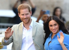 Rời hoàng gia, vợ chồng Meghan Markle chưa kiếm được tiền